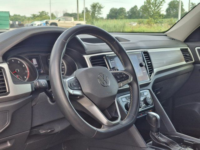 2021 Volkswagen Atlas Highline4motion | Leather | Pano Roof in Cars & Trucks in Guelph - Image 2