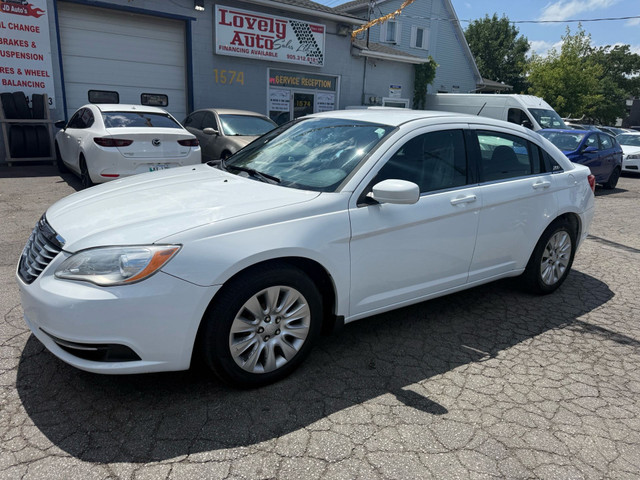 2014 Chrysler 200 LX in Cars & Trucks in Hamilton - Image 2