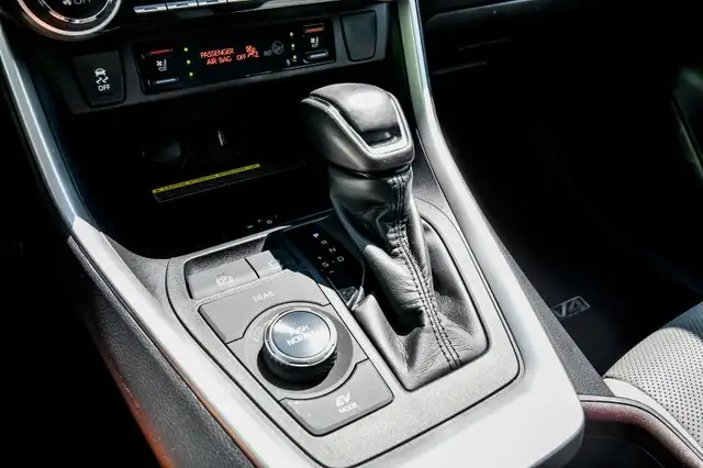 2019 Toyota RAV4 Hybrid Limited • SUNROOF • COOLED LEATHER • CP/ in Cars & Trucks in Cornwall - Image 26