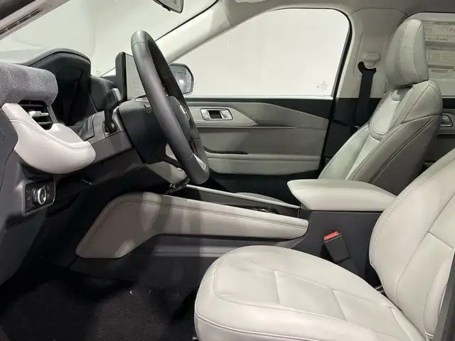 2025 Ford Explorer Active in Cars & Trucks in Strathcona County - Image 17