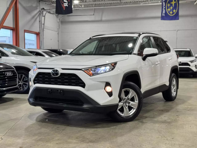 2020 TOYOTA RAV4 XLE in Cars & Trucks in City of Montréal - Image 2