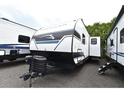 Roulotte 31 pieds, 7250 livres et couche 9 personnes ! Modèle familial avec 2 chambres fermées et 2...