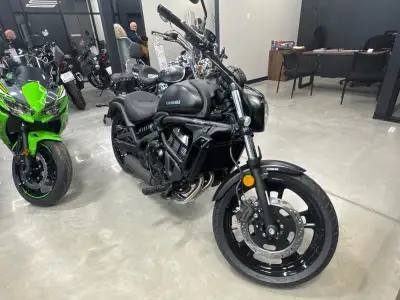 KAWASAKI Vulcan S 2025 Contrairement à toute autre moto de croisière la Vulcan S est conçue pour tra...