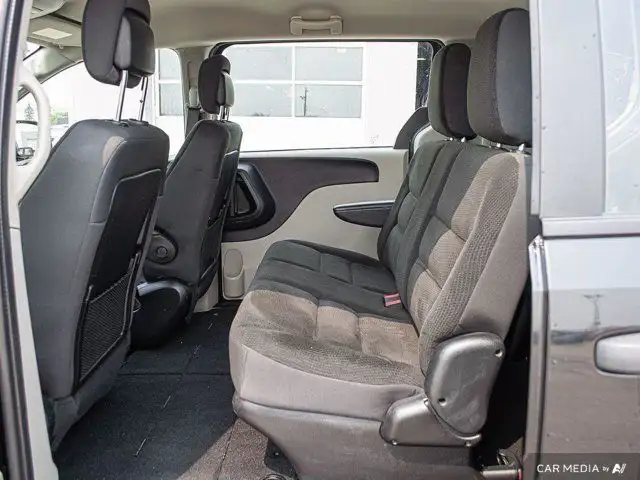 2019 Dodge Grand Caravan SE CVP Stow N Go Rear Camera in Cars & Trucks in St. Albert - Image 26