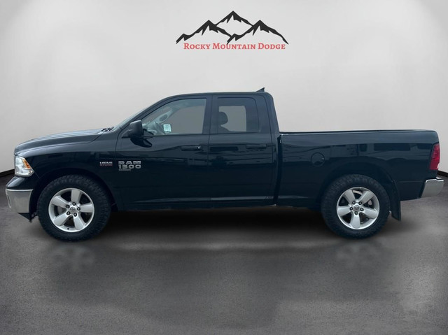 ONE OWNER 2022 RAM 1500 QUADCAB EXPRESS WITH 5.7 HEMI in Cars & Trucks in Red Deer