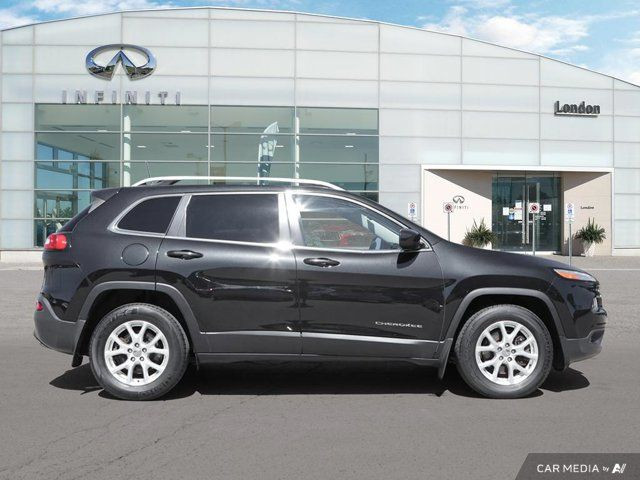 2016 Jeep Cherokee North in Cars & Trucks in London - Image 2