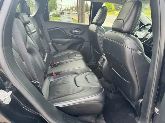 2019 Jeep Cherokee Trailhawk 3.2L 4WD in Cars & Trucks in Calgary - Image 21