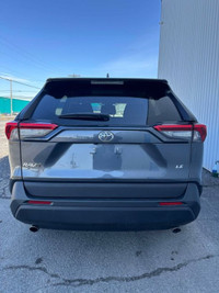 2021 Toyota Rav4 LE 2.5L FWD Financement Bancaire 1e 2e 3e chance Disponible —- FINANCEMENT MAISON D... (image 4)