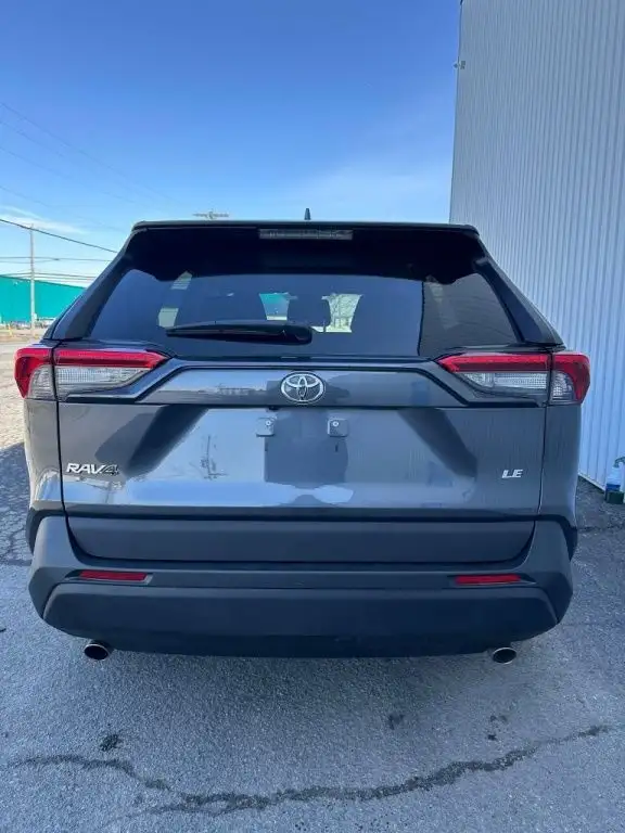 2021 Toyota RAV4 LE in Cars & Trucks in Longueuil / South Shore - Image 6