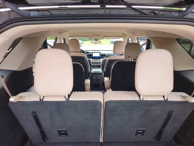 2020 Ford Explorer XLT 4WD in Cars & Trucks in Chatham-Kent - Image 54