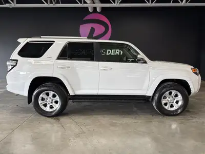 Toyota 4Runner SR5 2022 – Blanc, 44 682 km! Construit pour l’aventure. Confortable sur route, robust...