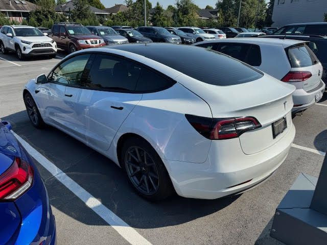 2021 Tesla Model 3 in Cars & Trucks in Tricities/Pitt/Maple - Image 2