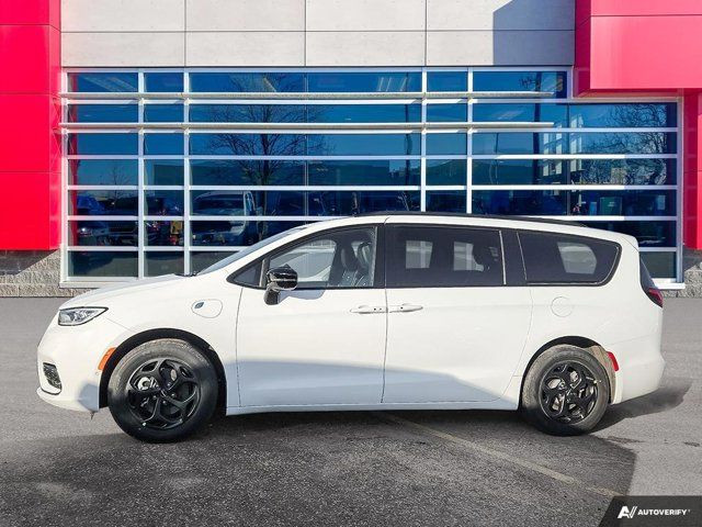 2024 Chrysler Pacifica Plug-In Hybrid Premium S Appearance in Cars & Trucks in Guelph - Image 2