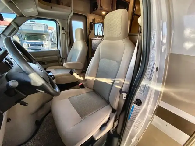 2020 Thor Motor Coach Chateau 22E in RVs & Motorhomes in Abbotsford - Image 26