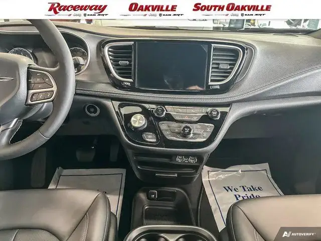 2025 Chrysler Pacifica Select in Cars & Trucks in Mississauga / Peel Region - Image 18