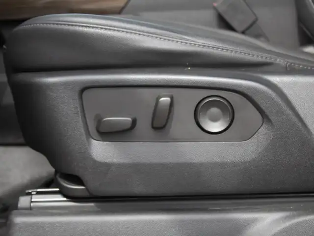 2022 Chevrolet Silverado 1500 Crew Cab Short Box 4-Wheel Drive R in Cars & Trucks in Edmonton - Image 26
