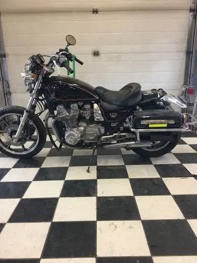 1982 Kawasaki KZ1000 LTD K2 not seized project bike $1750. the engine spins , 5 speed transmission m...