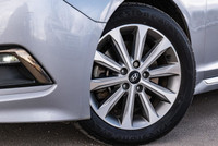 Premium LEATHER Interior - PANORAMIC Sunroof - NAVIGATION - TOUCHSCREEN Display - PREMIUM Audio - HE... (image 6)