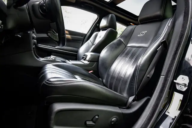 2022 Chrysler 300 S • SUNROOF • NAV • HEATED LEATHER • PREM. AUD in Cars & Trucks in Kingston - Image 32