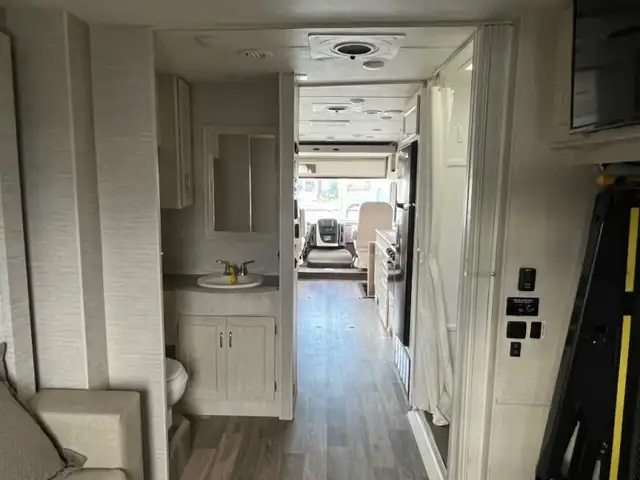 2020 Winnebago Intent 30R in RVs & Motorhomes in Abbotsford - Image 19