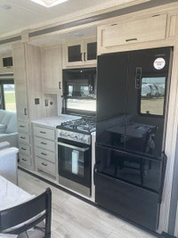 Welcome to the Alta ALT3250KXT! Step inside and you’ll instantly take note of the high ceilings and... (image 5)