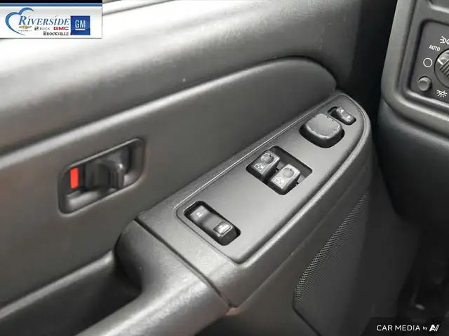 2006 GMC Sierra 2500HD SL in Cars & Trucks in Brockville - Image 20