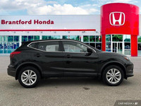 Experience the practicality and smooth ride of this 2018 Nissan Qashqai SV, boasting a sleek Magneti... (image 6)