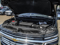 This Chevrolet Suburban boasts a Gas V8 5.3L/ engine powering this Automatic transmission. *Options:... (image 9)