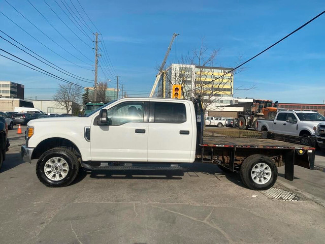  2017 Ford F-350 XLT Crew Cab Flat Bed 4WD in Cars & Trucks in City of Toronto - Image 4