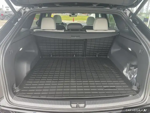 2025 Volkswagen Atlas Cross Sport Execline in Cars & Trucks in Medicine Hat - Image 13