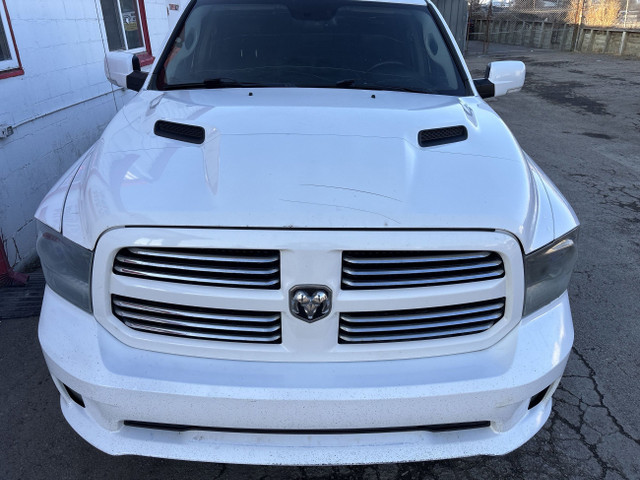 2015 Ram 1500 SPORT | CREW CAB | 5.7L HEMI | 4X4 | SUNROOF | LEA in Cars & Trucks in Calgary - Image 2