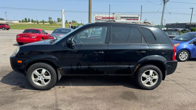 2007 Hyundai Tucson AS IS, GL, WELL SERVICED, NO ACCIDENTS in Cars & Trucks in London - Image 2