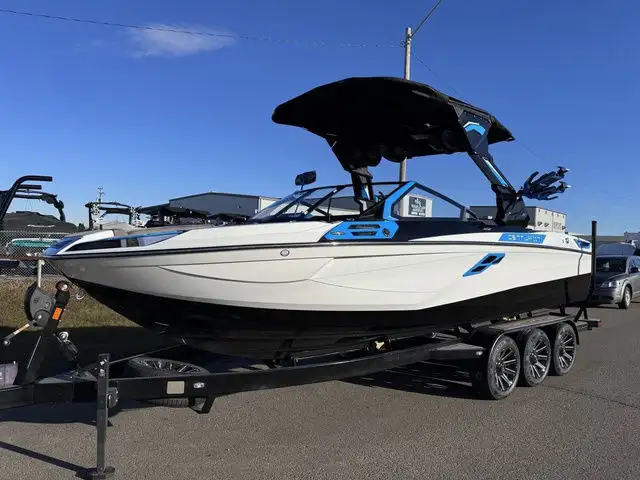 2025 Centurion Ri245 in Powerboats & Motorboats in Kelowna - Image 7