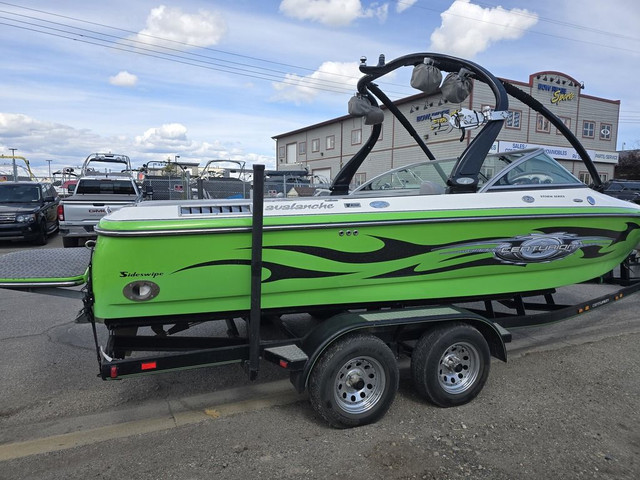 2007 Centurion AVALANCHE STORM SERIES SURF BOAT FINANCING AVAILA in Personal Watercraft in Kelowna - Image 2