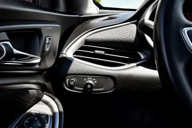 2023 Chevrolet Malibu LT • SUNROOF • HEATED SEATS • CP/AA in Cars & Trucks in Kingston - Image 12