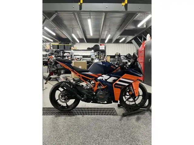 2024 KTM RC 390 in Sport Touring in Granby - Image 2