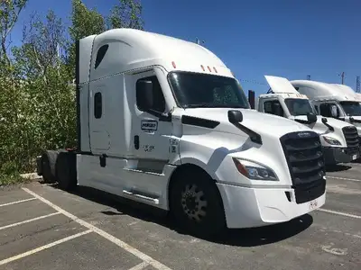 2020 FREIGHTLINER T12664ST;Heavy Duty Trucks - Conventional Truck w/ Sleeper Penske Location 100 THO...