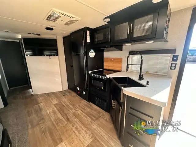 2021 Forest River RV Cherokee 294GEBG Rear Bunks in Travel Trailers & Campers in Truro - Image 7
