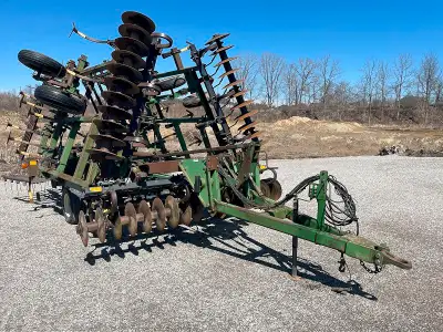 1995 JOHN DEERE 726 MULCH FINISHER STOCK # A074443 24 FOOT 9 INCH WORKING WIDTH 5 BAR COIL TINE HARR...