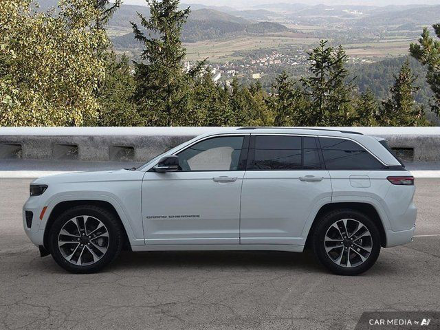 2023 Jeep Grand Cherokee Overland in Cars & Trucks in Moncton - Image 2