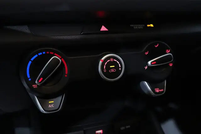 2023 Kia Rio LX+ LOW KM / ONLY 12K / HEATED SEATS / BACKUP CAM dans Autos et camions dans Ville d’Edmonton - Image 14