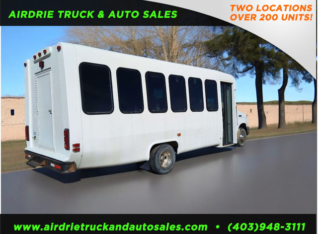 2013 Ford E-450 17 Passenger Bus in Cars & Trucks in Calgary - Image 3