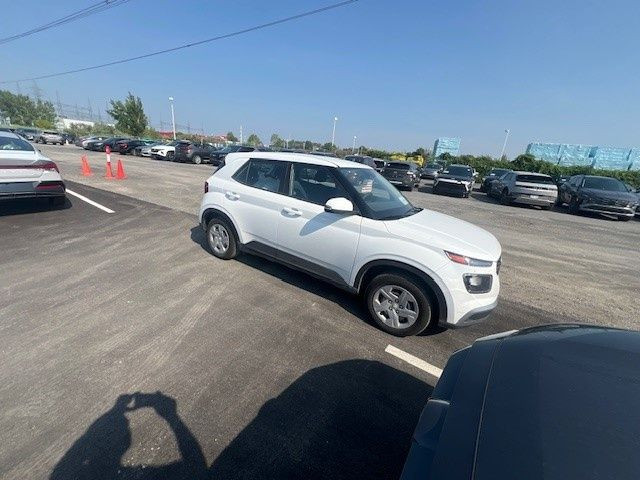 2023 Hyundai Venue ESSENTIEL / SE in Cars & Trucks in City of Montréal - Image 3
