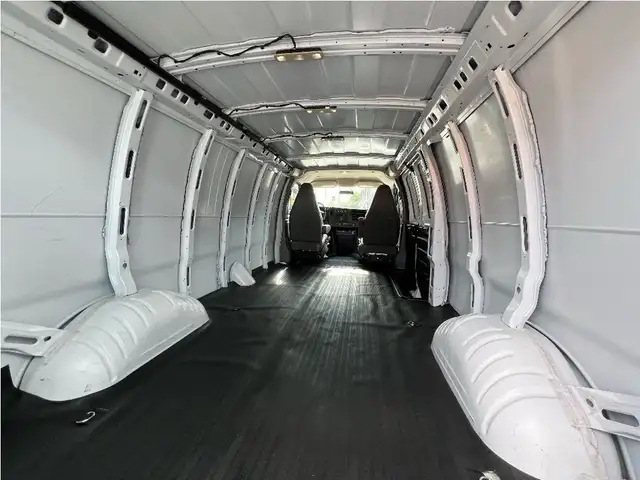 2021 Chevrolet Express 155 Long Wheel Base|2500|Certified|Back U dans Autos et camions dans Ville de Toronto - Image 7
