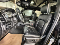 This one owner 2021 RAM 1500 Crew Cab 4x4 Limited Night Edition has the V8 5.7L Hemi engine, an 8 Sp... (image 6)