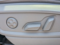 Q5 TECHNIK! QUATTRO AWD, NEW BODY STYLE, EXCELLENT CONDITION INSIDE AND OUT LEATHER INTERIOR GPS/NAV... (image 7)