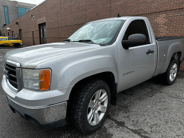 2010 GMC Sierra W/T in Cars & Trucks in Ottawa - Image 2