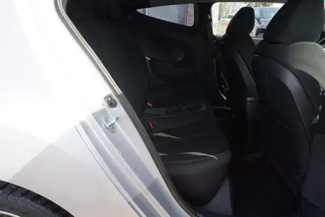 2017 Hyundai Veloster in Cars & Trucks in Oakville / Halton Region - Image 17