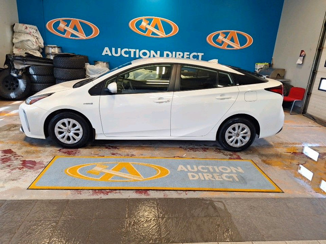 2022 Toyota Prius AWD! BACK UP CAMERA! GREAT ON FUEL! in Cars & Trucks in Bedford - Image 2