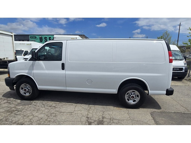 2020 Chevrolet Express G2500 - 4.3L V6 - 1 Owner Off Lease - Ext in Cars & Trucks in City of Toronto - Image 3
